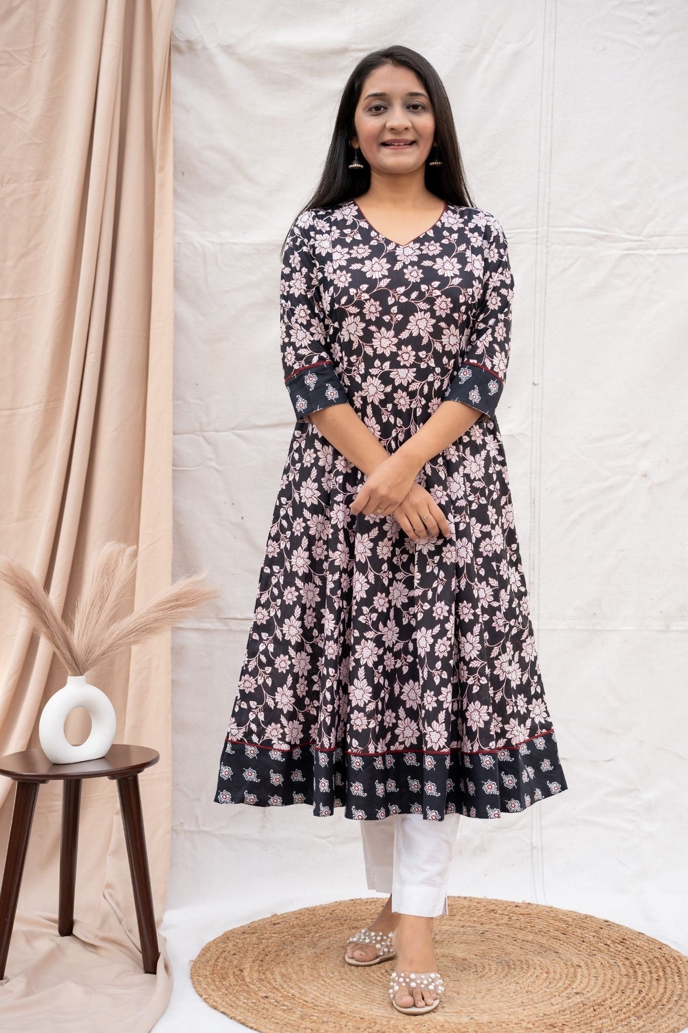 Full look of black nursing and feeding friendly kurta showing V neck and fabric border detailing