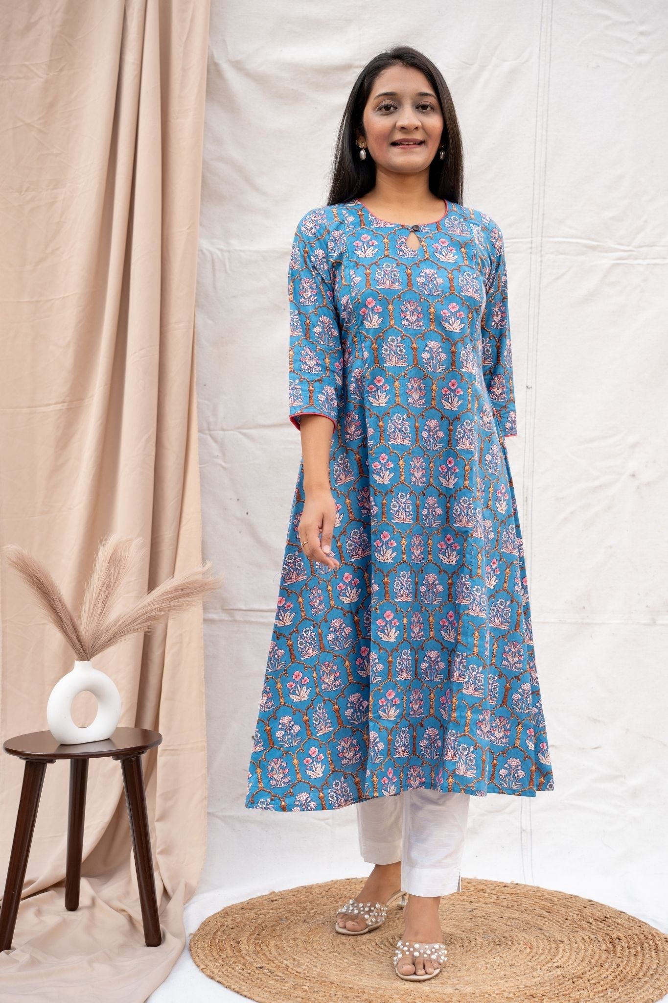 Feeding friendly wear, Maternity wear, Nursing wear, Vadodara maternity store, Cotton feeding kurta, Kurta with concealed zippers, Vadodara boutique