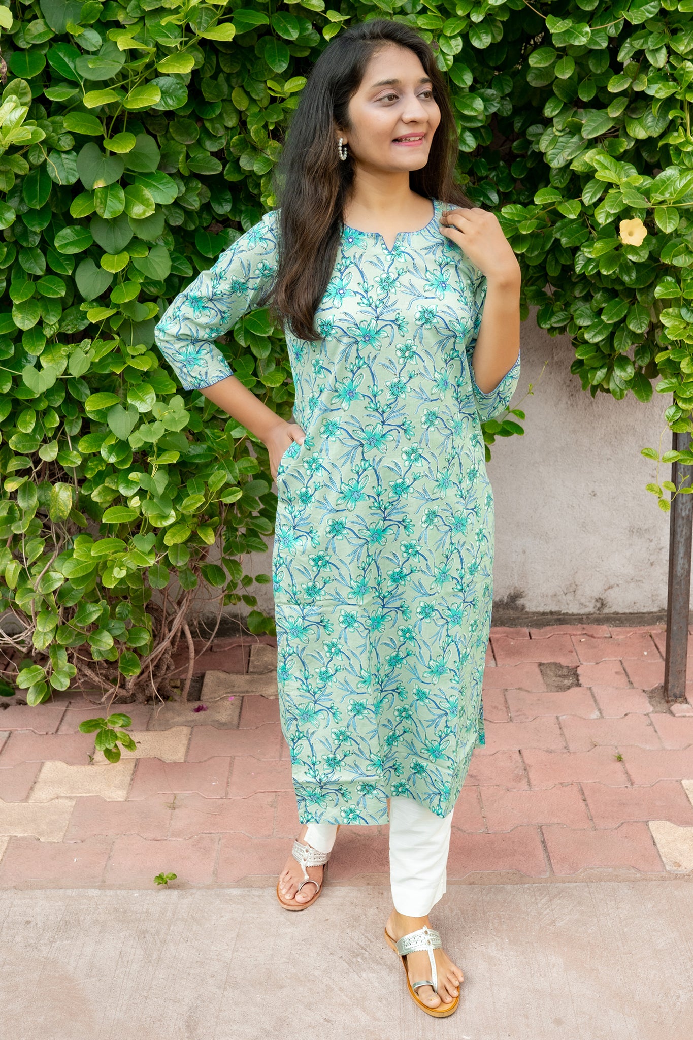 Suhana Turquoise Floral Straight Cut Cotton Kurta