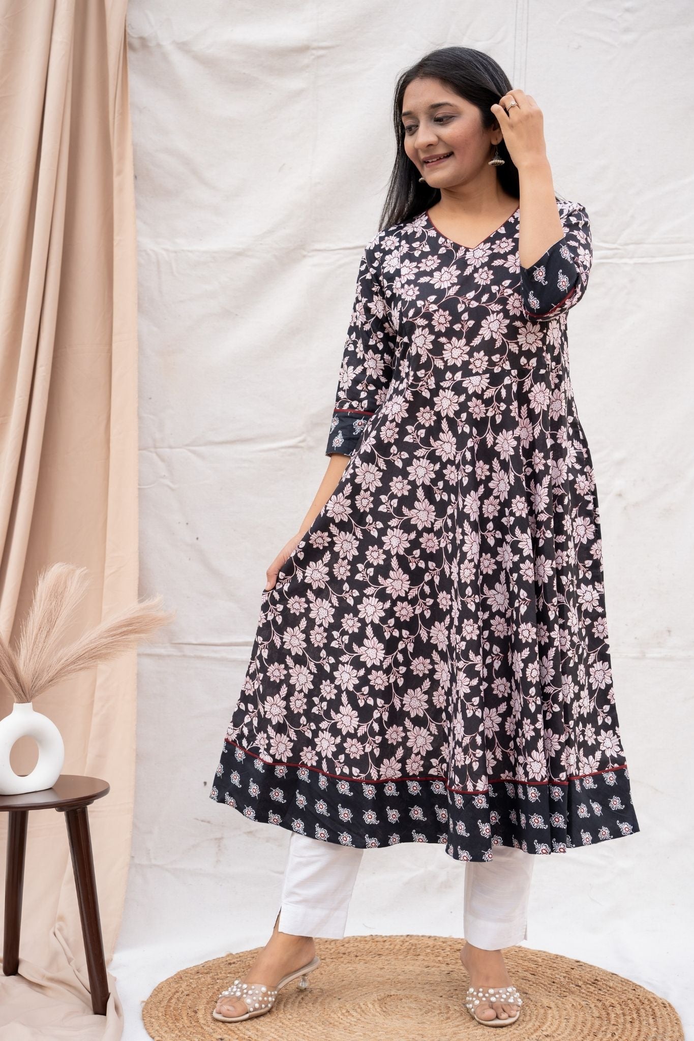 Feeding friendly wear, Maternity wear, Nursing wear, Vadodara maternity store, Cotton feeding kurta, Kurta with concealed zippers, Vadodara boutique