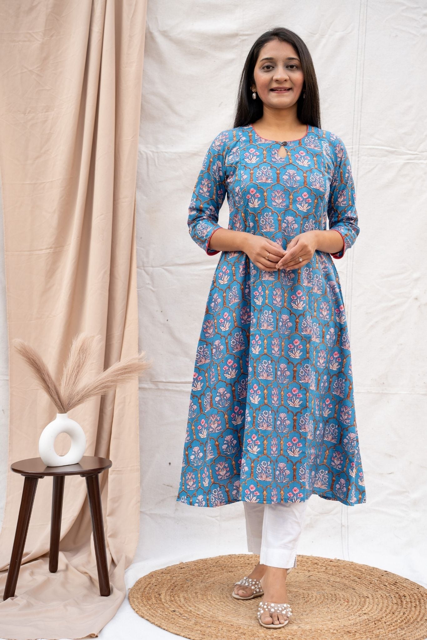 Full look of Blue nursing and feeding friendly kurta in pure cotton