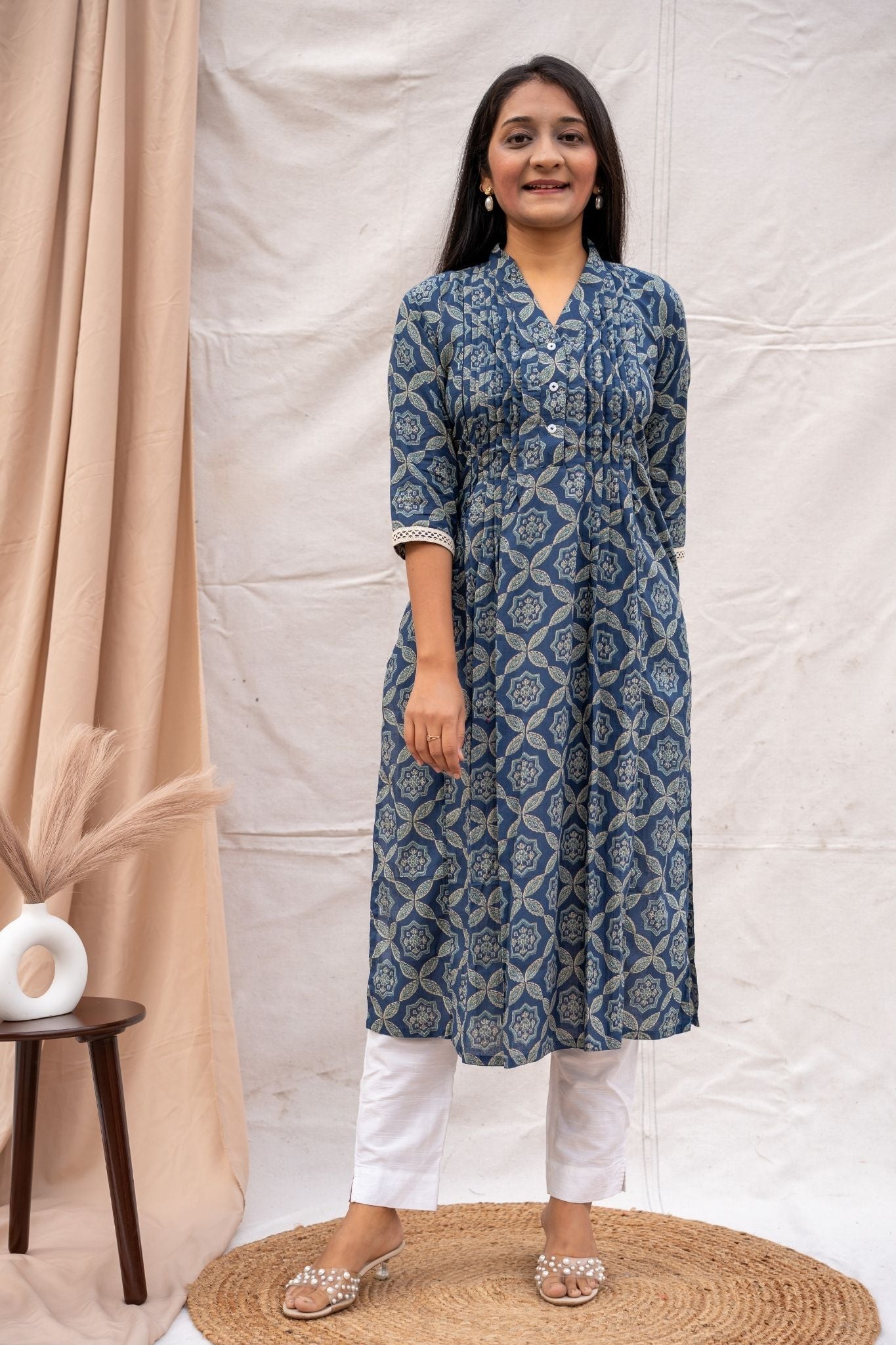 Feeding friendly wear, Maternity wear, Nursing wear, Vadodara maternity store, Cotton feeding kurta, Kurta with concealed zippers, Vadodara boutique